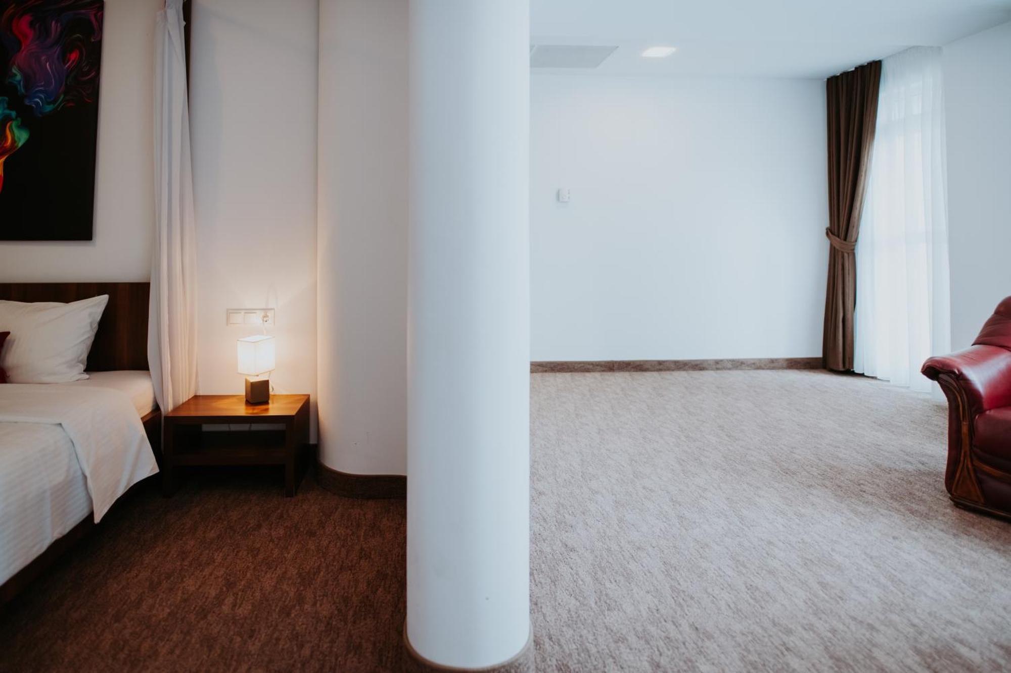 Hotel Select Sibiu Exterior photo